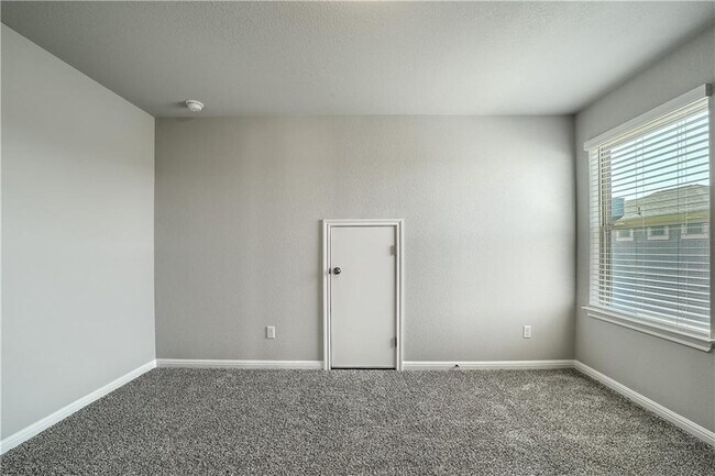 Building Photo - 2924 Sage Ranch Dr