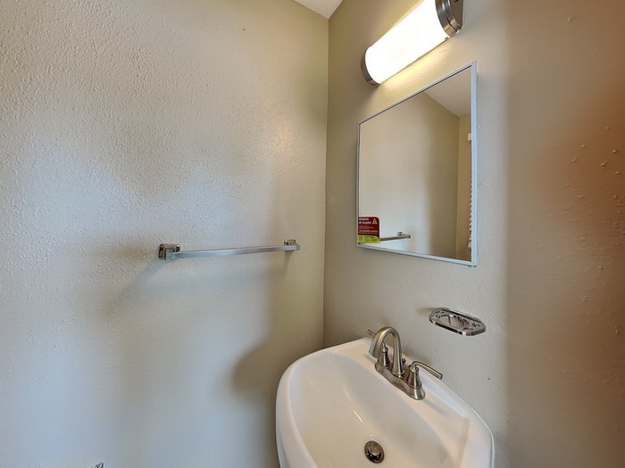Building Photo - 2514 10th Ave Dr E
