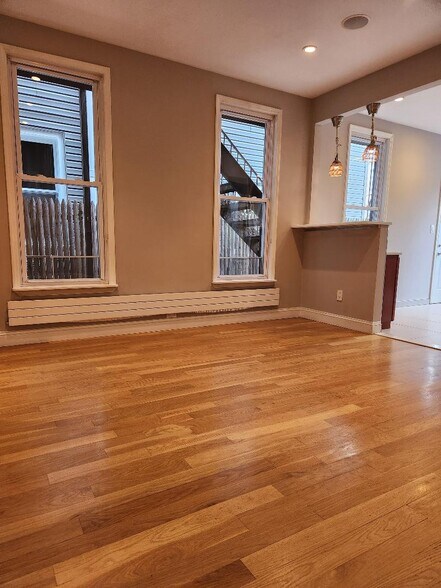 Building Photo - 54 Hausman St