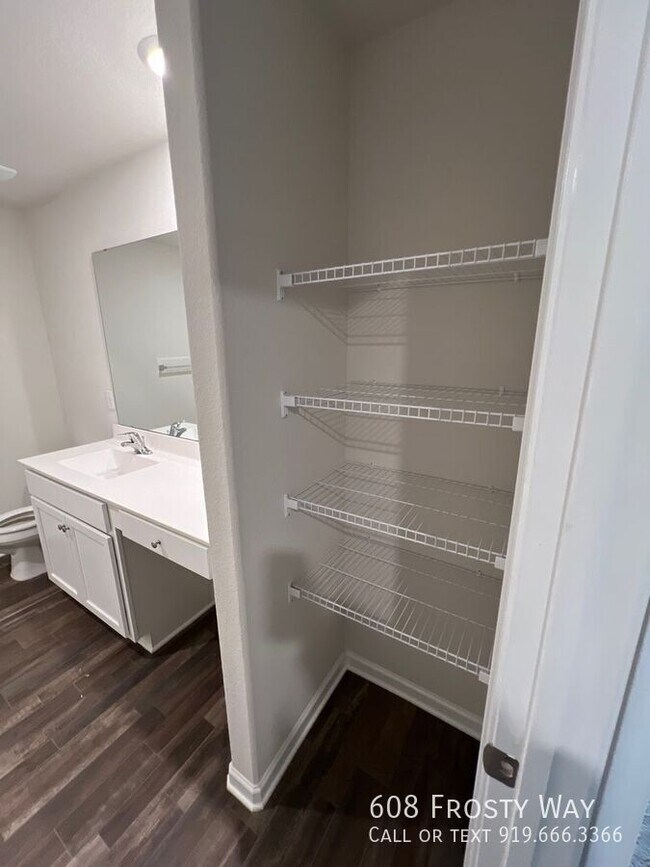 Building Photo - 608 Frosty Way