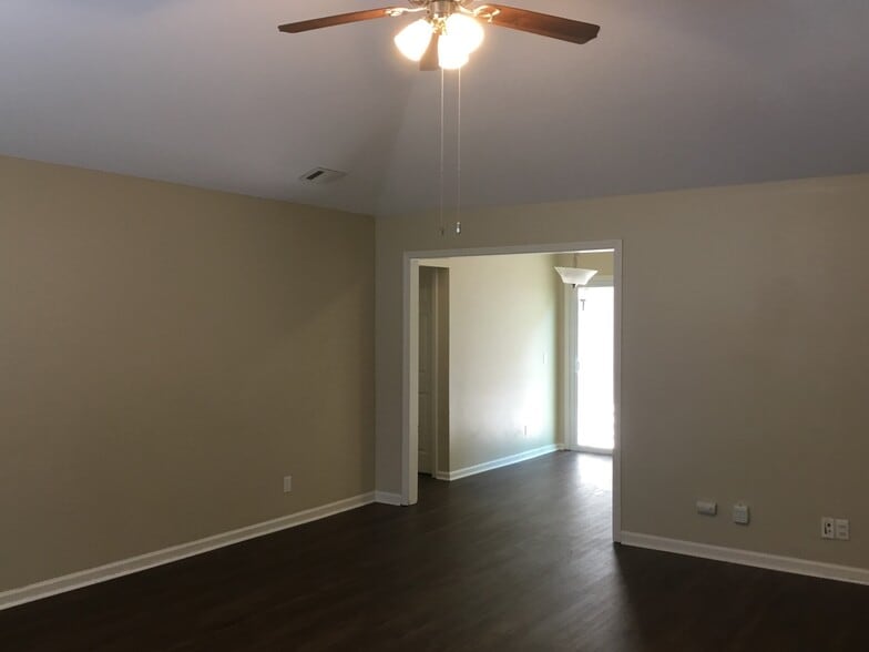 Building Photo - 311 Coffee Bluff Villa Rd