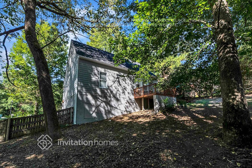 Building Photo - 908 Fairlong Rd