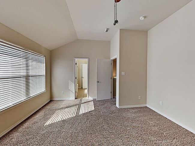 Building Photo - No Application Fees* $500 off 1st Months R...