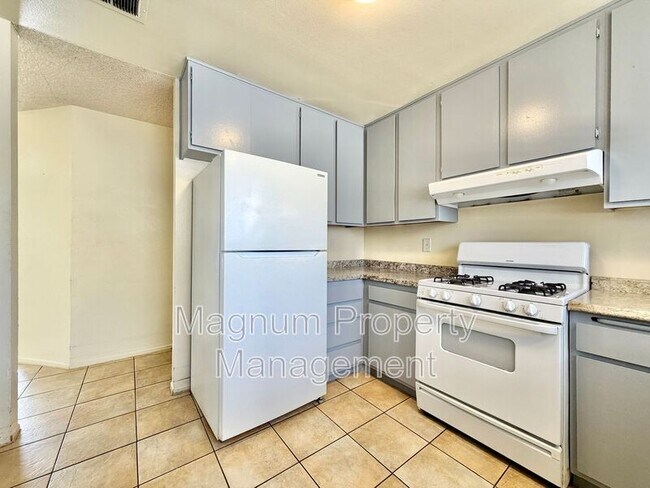 Building Photo - 132 E Bowen Rd