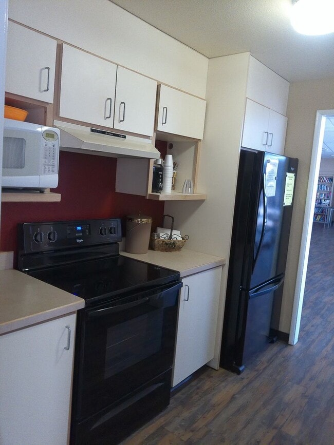 Building Photo - WInter Rental Oct to April 2026