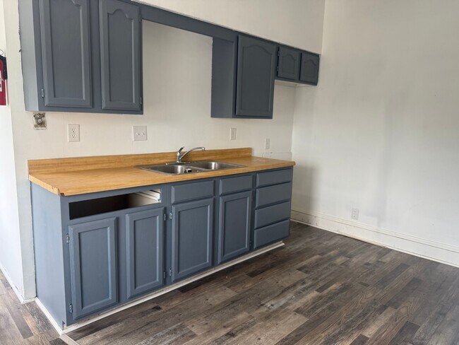 Building Photo - 1330 I St