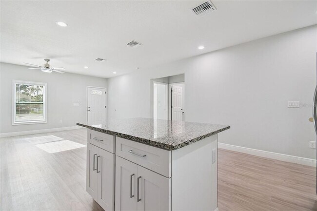 Building Photo - 6817 N Sterling Ave