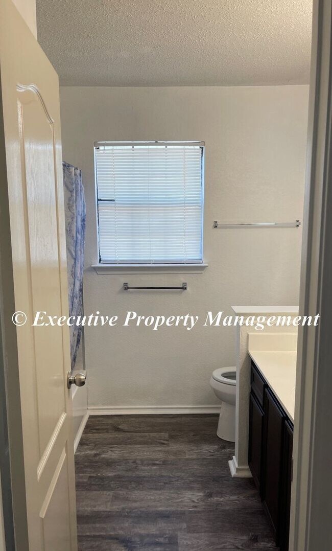 Building Photo - 403 Bowen Cir