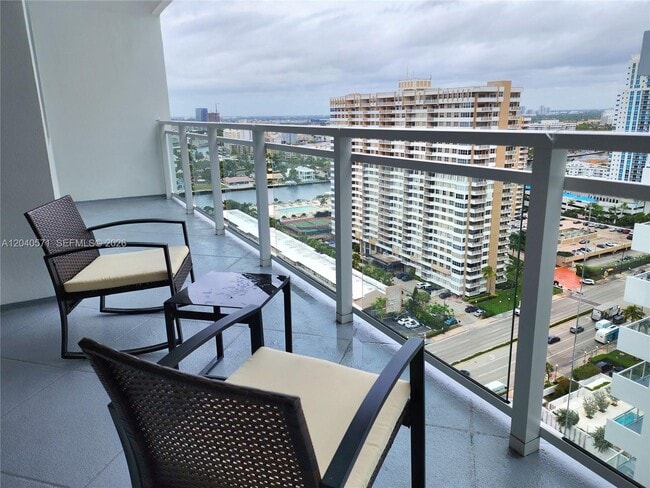 Building Photo - 2030 S Ocean Dr
