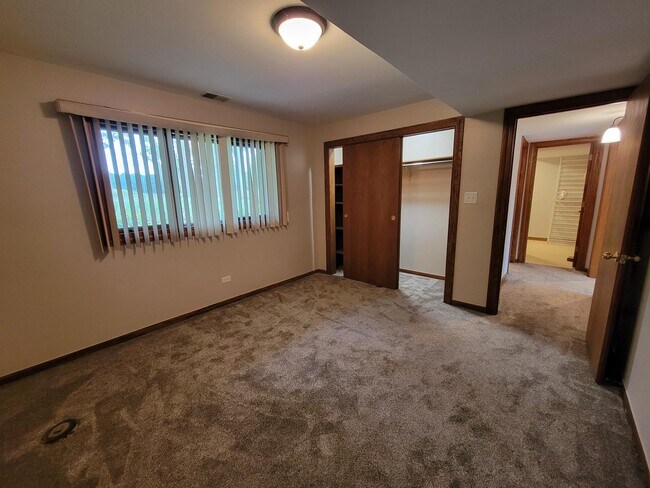 Building Photo - 3483 S Shore Dr