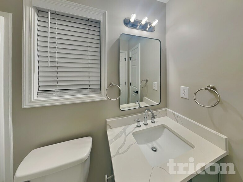 Building Photo - 252 Senator Dr