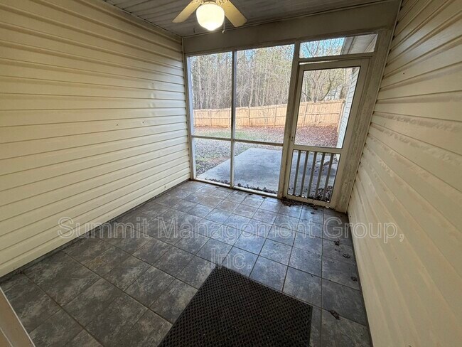 Building Photo - 155 Shadowbrook Trce