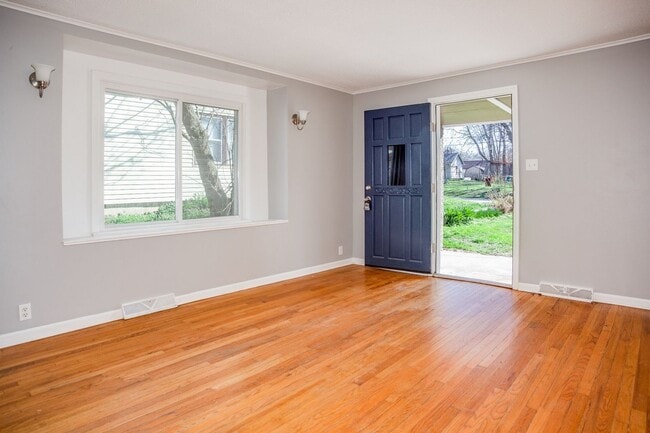 Building Photo - Freshly Updated 2-Bed Home in Independence!