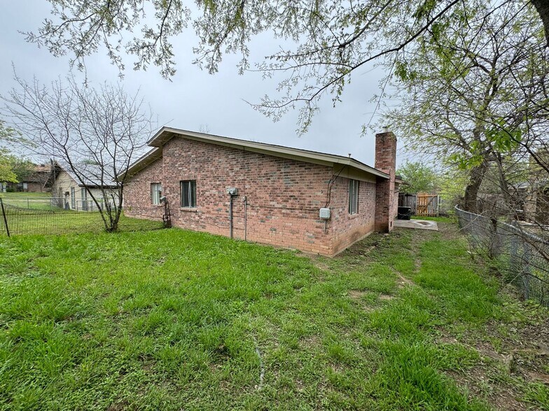 Building Photo - 2209 Wheeler Ave