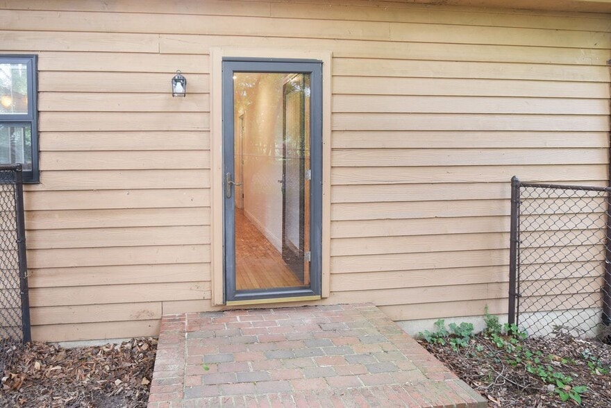 Building Photo - 149 Windcliff Rd