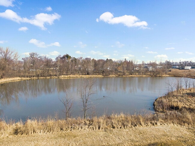 Building Photo - 3806 Honeysuckle Ln