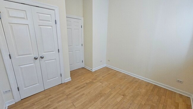 Building Photo - 511 N Hartland Ct