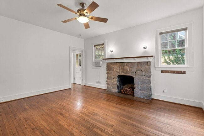 Building Photo - 3 Bed 2.5 Bath - Takoma Park Craftsman - Spacious Rear Deck