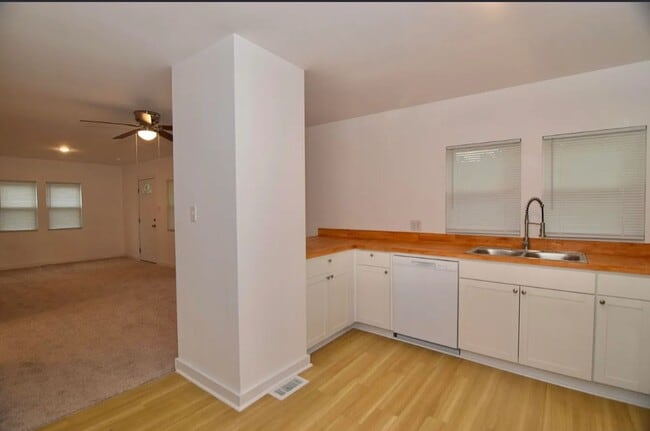 Building Photo - Thoughtfully Renovated Home in a Prime Location- Section 8 Accepted