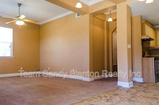 Building Photo - 542 S 72nd Ave