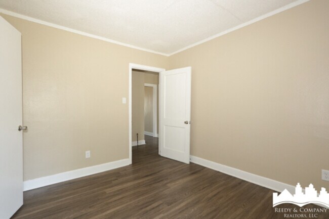 Building Photo - 3149 Jackson Ave
