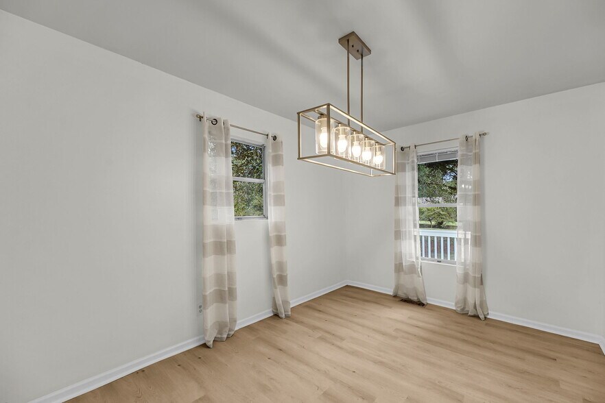 Dining room - 1594 Point Park Dr