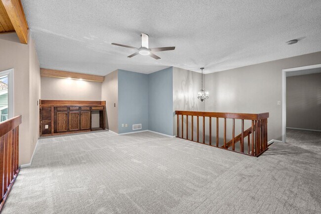 Building Photo - 2 Bed 2 Bath  in Heather Ridge