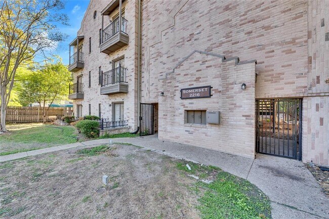 Building Photo - 2216 San Gabriel St