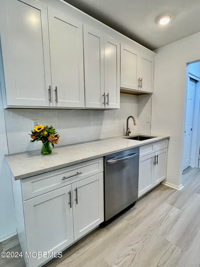 Building Photo - 175 Amberly Dr