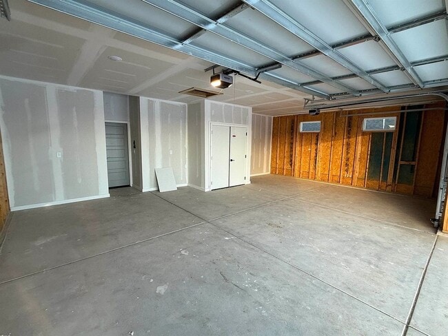 Building Photo - 5538 42nd St