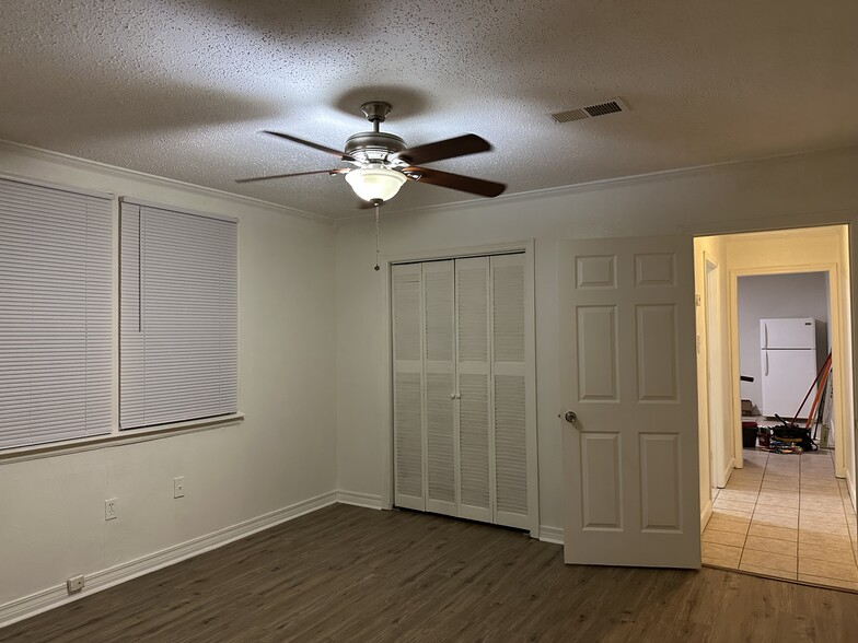 Bedroom 1 - 5017 Oak Dr