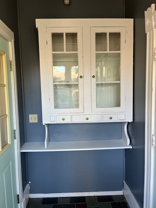 Building Photo - 13 Clark St