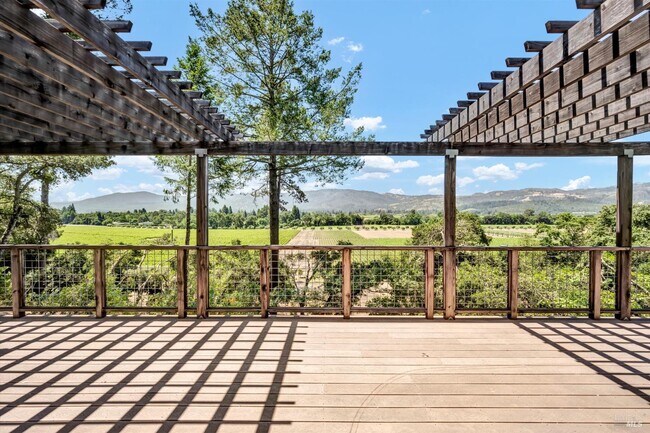 Building Photo - 522 Meadowood Ln