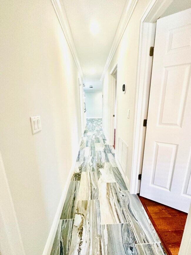 Building Photo - 1104 Neoga St