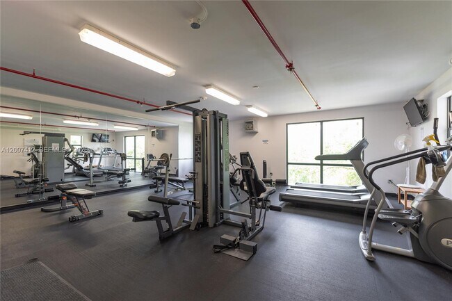 Building Photo - 1650 Galiano St