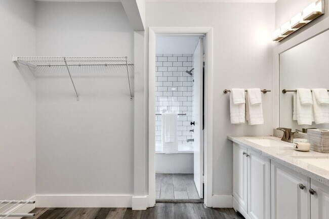 Building Photo - 13155 Chadwick Ct