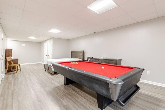 Building Photo - 301 Rollason Dr