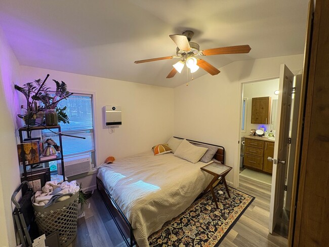 Building Photo - 910 Cedar Village Ln