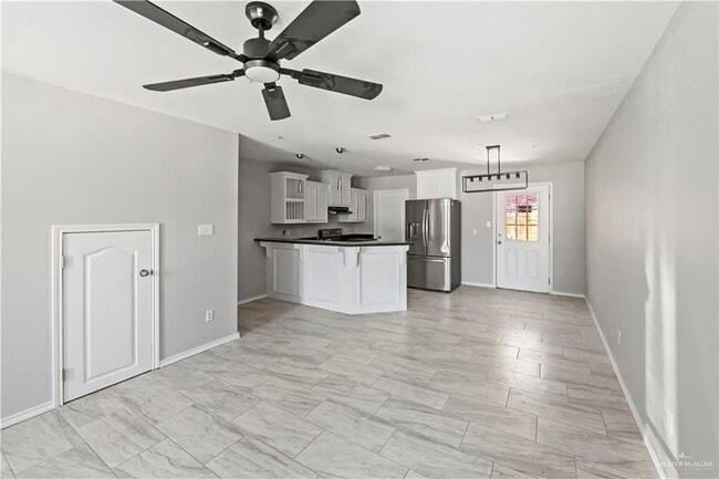 Building Photo - 10 S 48th Ln