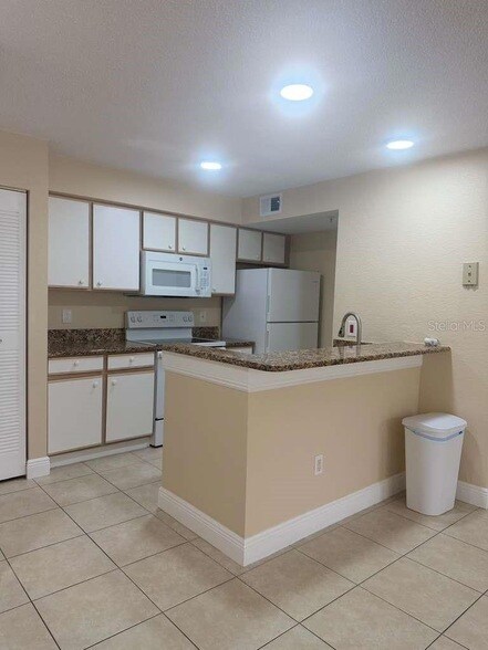 Building Photo - 2208 Antigua Pl