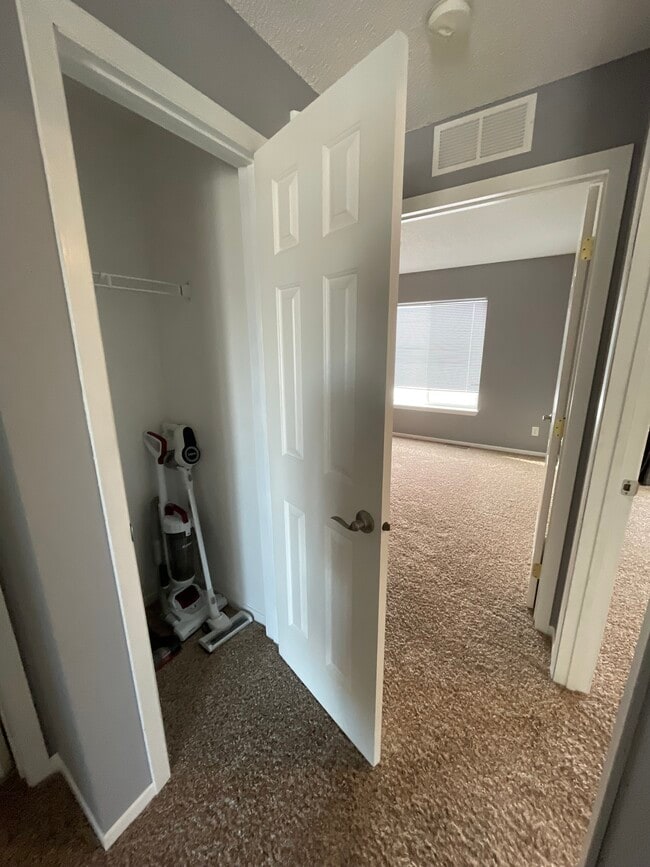 Building Photo - 7103 W 56th St