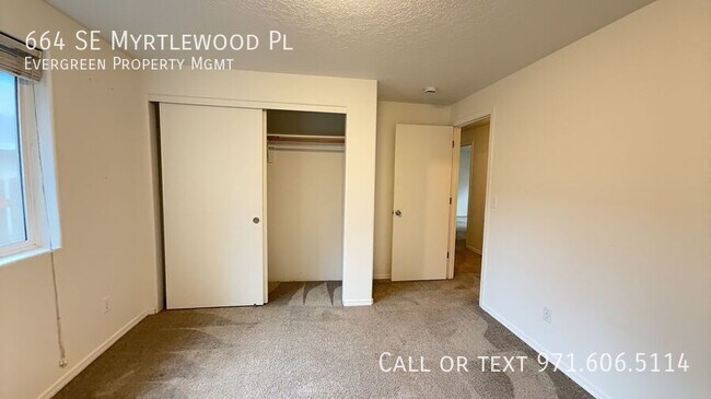 Building Photo - 664 SE Myrtlewood Pl