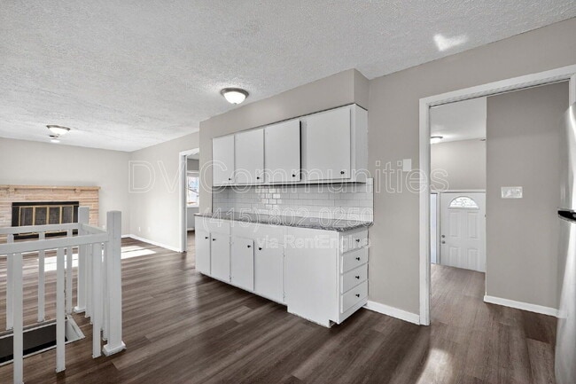 Building Photo - 4835 Almont Dr