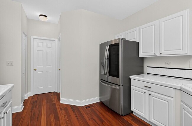 Building Photo - 207 Tanglewood Dr
