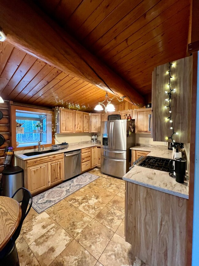 Building Photo - Charming 3-Bedroom Home in North Pole, AK ...