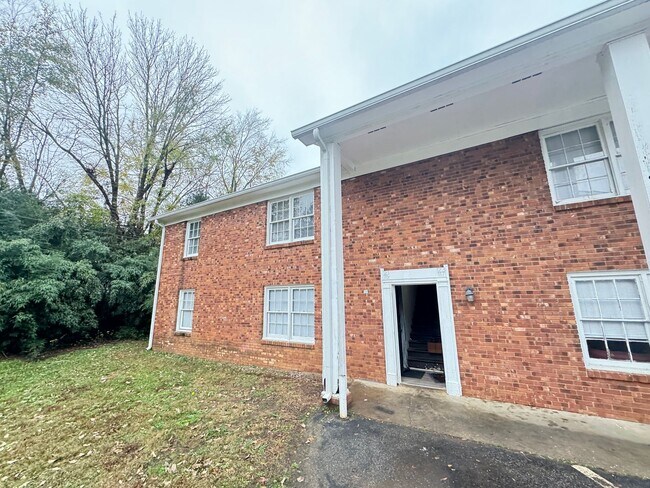 Building Photo - 2bed/1ba Apt off S Main Kannapolis close to Downtown Kannapolis & Hwy 73