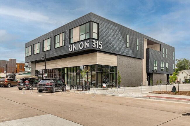 Building Photo - 315 5th St