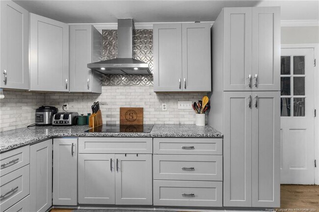 Building Photo - 3532 Kelburn Dr