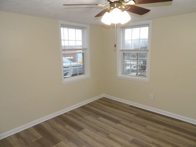 Building Photo - 307 Henry St