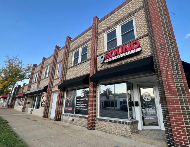 Primary Photo - Shops on Hampton Avenue